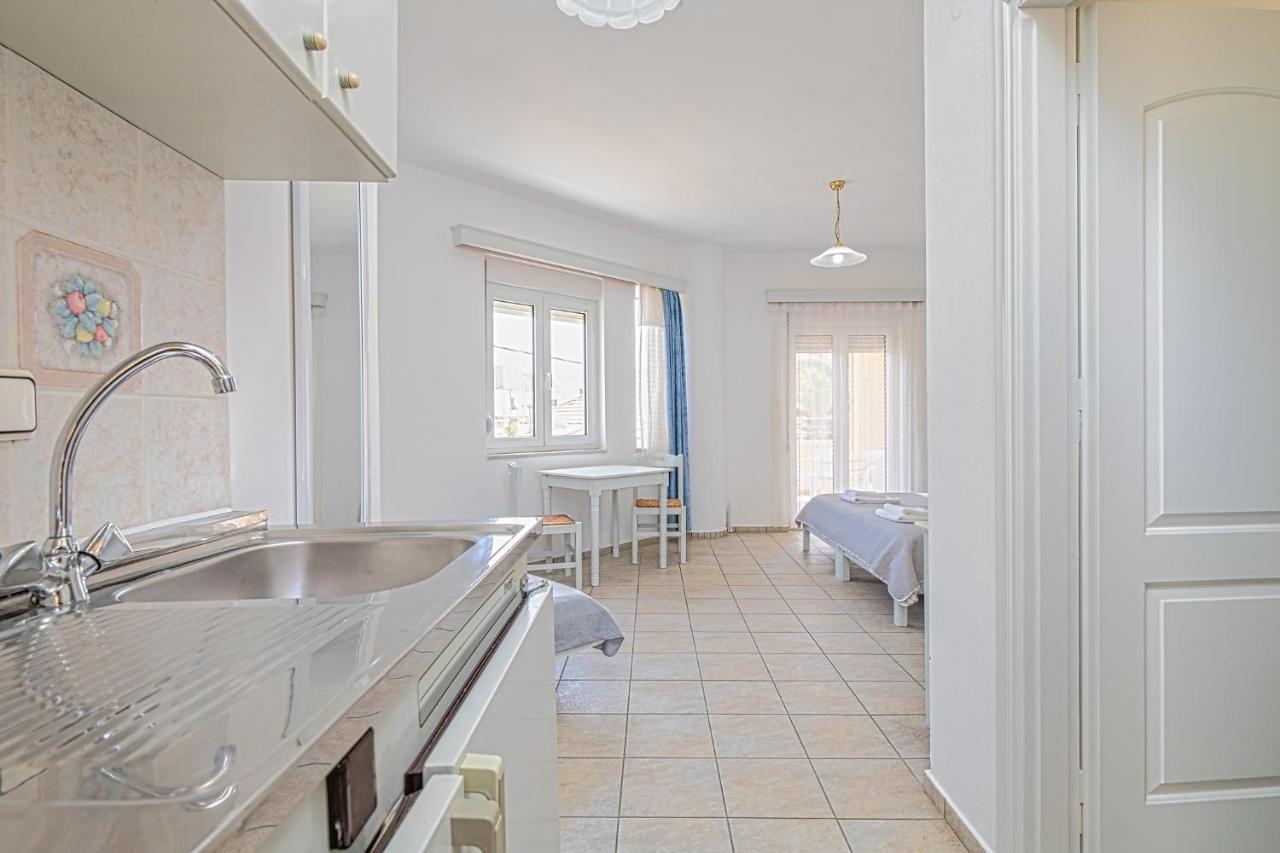 Marias Studios And Apartments Платаньяс Экстерьер фото
